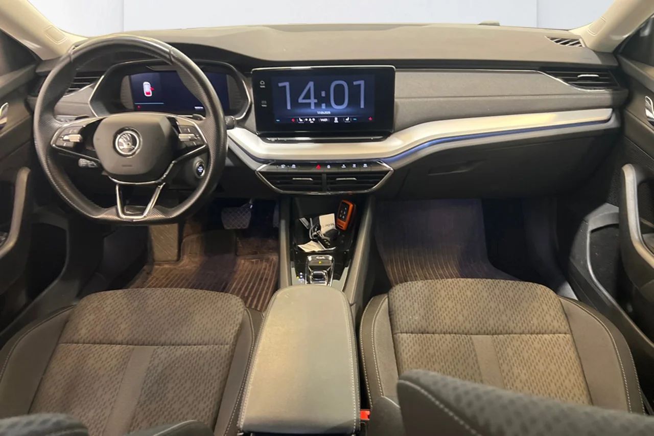 Skoda Octavia Kombi 2.0 TDI 4x4 Aut Style Drag Kamera Värmare 200hk – bild 7 av 9