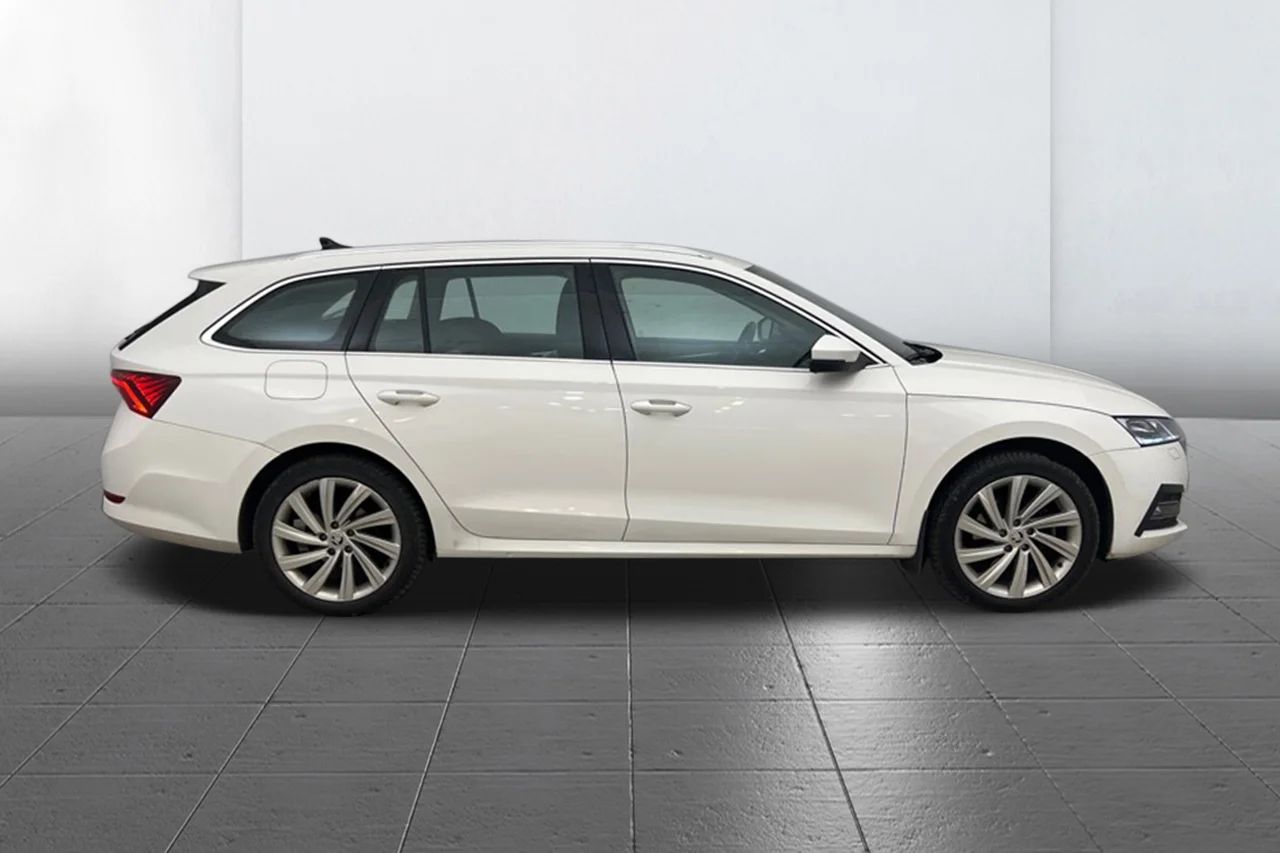 Skoda Octavia Kombi 2.0 TDI 4x4 Aut Style Drag Kamera Värmare 200hk – bild 4 av 9