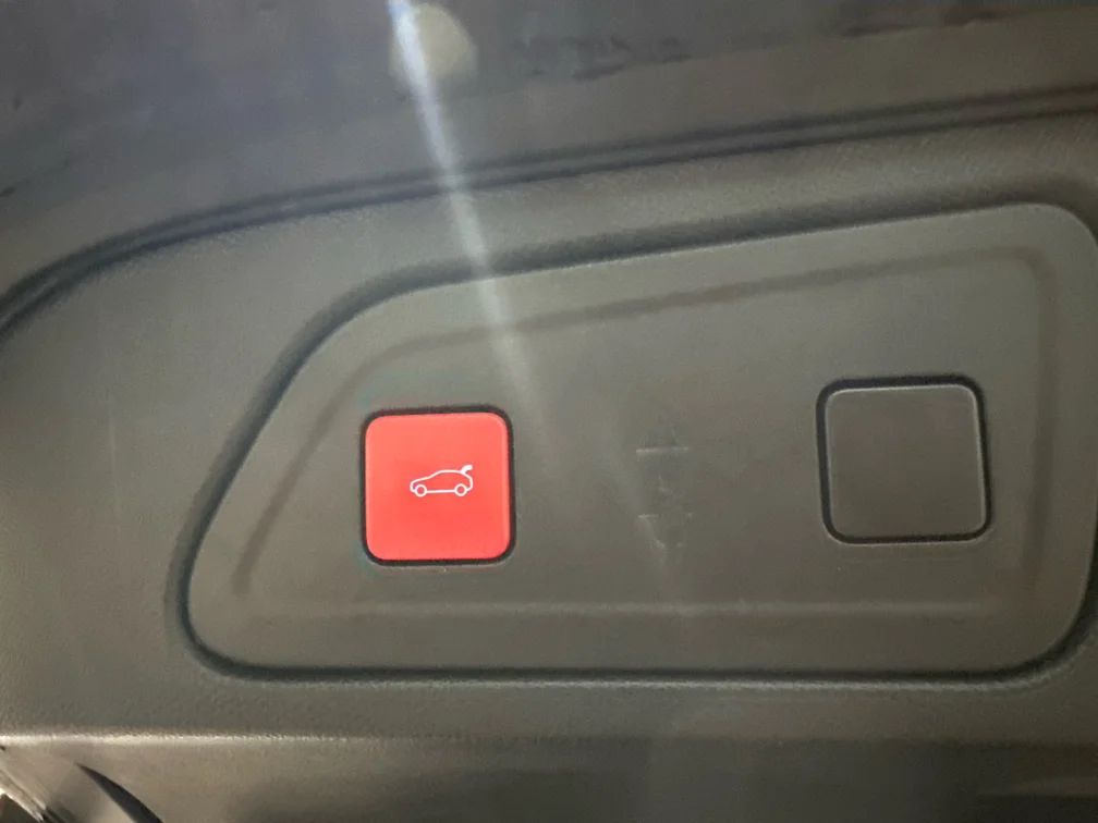Citroën C5 Aircross Hybrid PHEV Kamera Cockpit Navi Delläder 225hk – bild 12 av 12