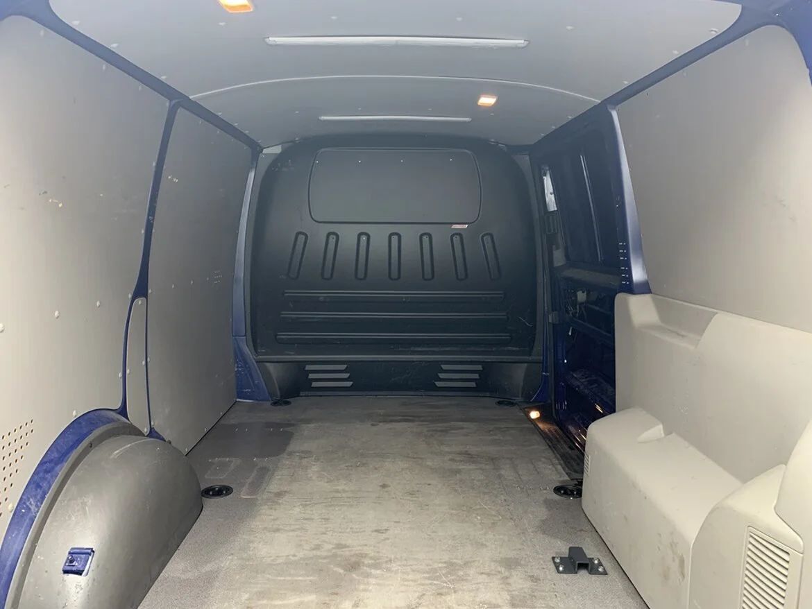 Volkswagen Transporter T30 2.0 TDI 4M Aut Drag 3sits Värmare P-Sens 150hk – bild 7 av 8