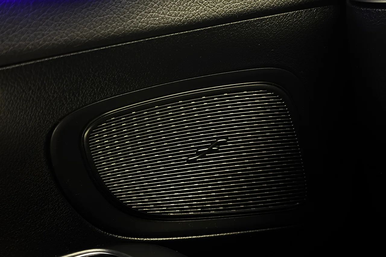 Mercedes-Benz C 300 e Avantgarde Vinter Drag Navi Kamera Burmester 313hk – bild 34 av 37