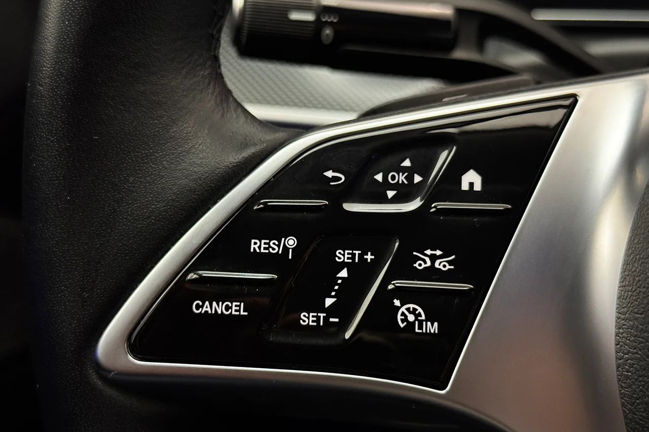 Mercedes-Benz C 300 e Avantgarde Vinter Drag Navi Kamera Burmester 313hk – bild 19 av 37