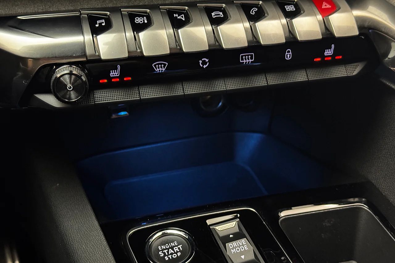 Peugeot 3008 1.2 PureTech GT Navi Kamera Delläder Cockpit MOMS – bild 28 av 33