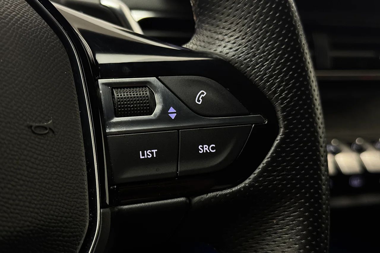 Peugeot 3008 1.2 PureTech GT Navi Kamera Delläder Cockpit MOMS – bild 20 av 33