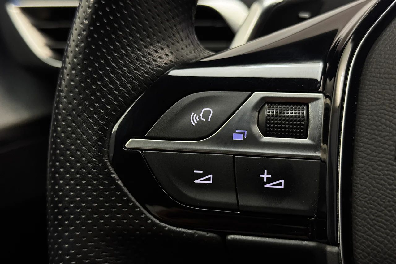 Peugeot 3008 1.2 PureTech GT Navi Kamera Delläder Cockpit MOMS – bild 19 av 33