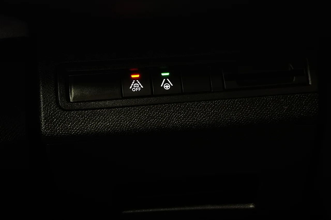 Peugeot 3008 1.2 PureTech GT Navi Kamera Delläder Cockpit MOMS – bild 31 av 33