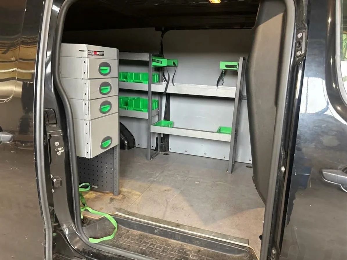 Opel Vivaro Skåp IP 2.0 Business Drag Inredd 3sits CarPlay 144hk – bild 8 av 8