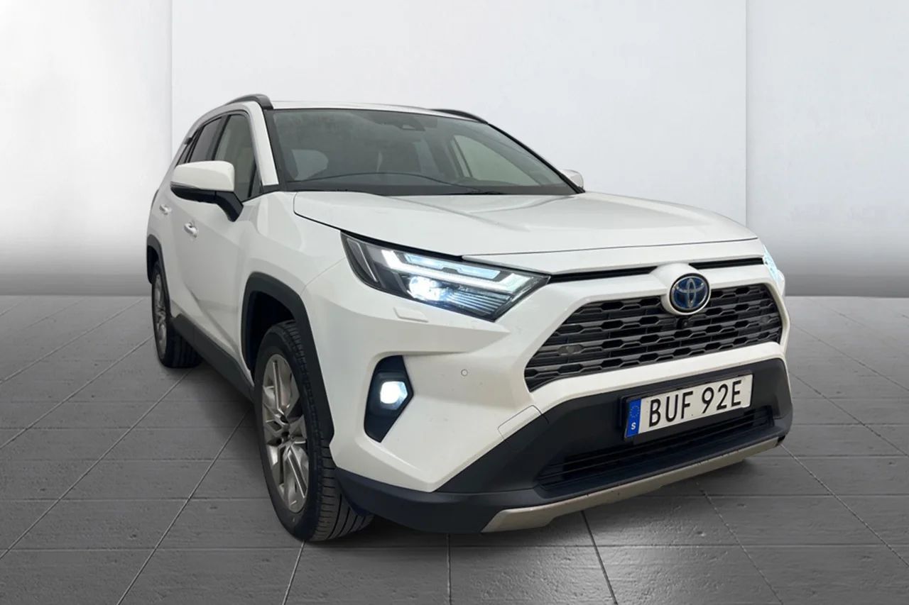 Toyota RAV4 Hybrid AWD-i Executive Premium Drag Läder Elsäten 360° JBL 222hk – bild 3 av 13