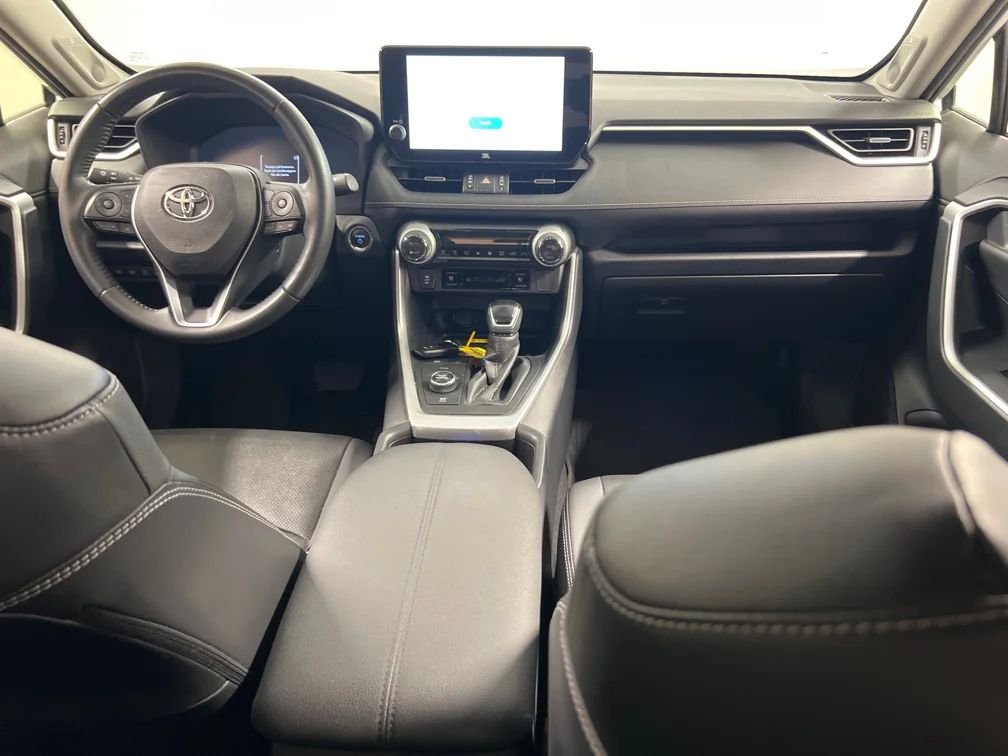 Toyota RAV4 Hybrid AWD-i Executive Premium Drag Läder Elsäten 360° JBL 222hk – bild 10 av 13