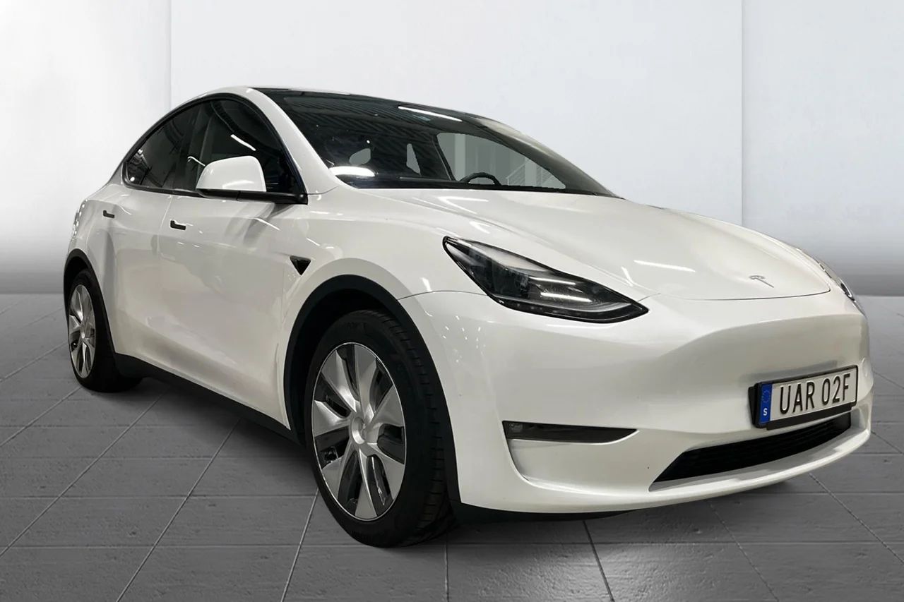 Tesla Model Y Long Range AWD Premium Pano V-Pump AI-Dator 514hk – bild 3 av 15