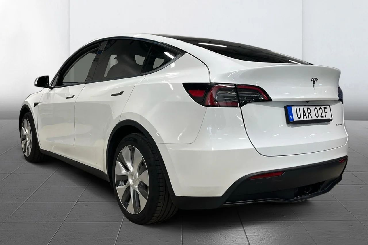 Tesla Model Y Long Range AWD Premium Pano V-Pump AI-Dator 514hk – bild 5 av 15