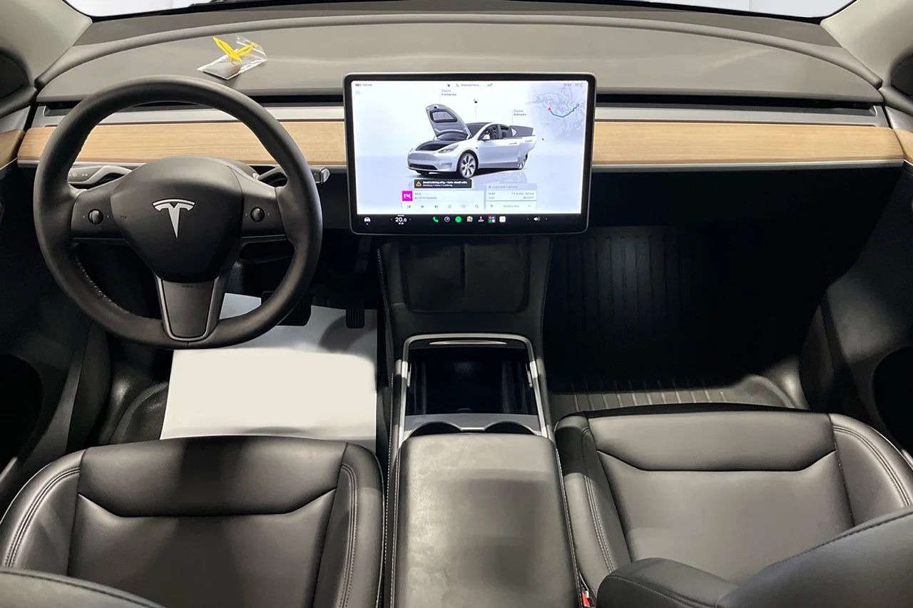 Tesla Model Y Long Range AWD Premium Pano V-Pump AI-Dator 514hk – bild 9 av 15