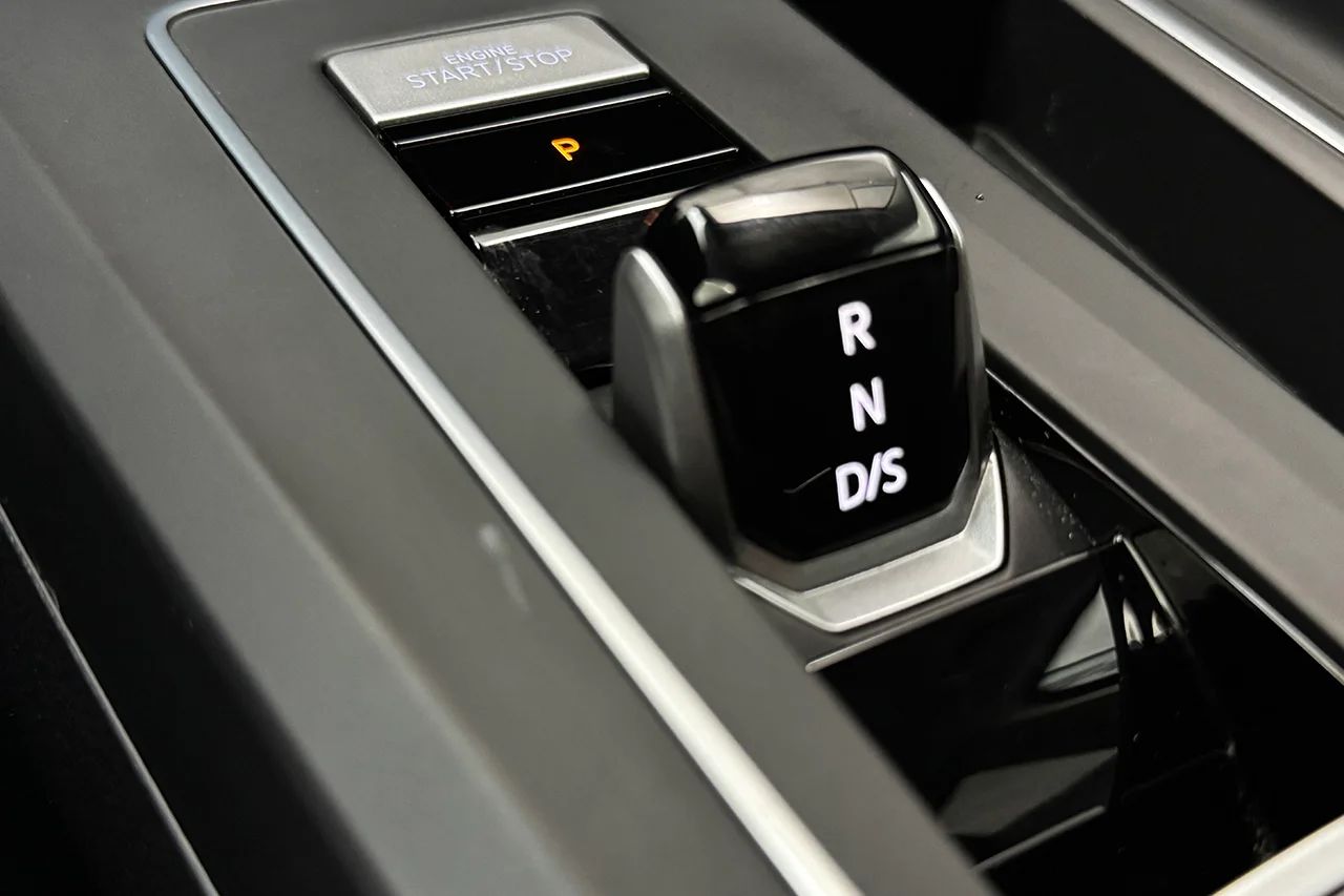 Volkswagen Golf SC 1.5 eTSI Automat Drag Cockpit Kamera MOMS 150hk – bild 31 av 35