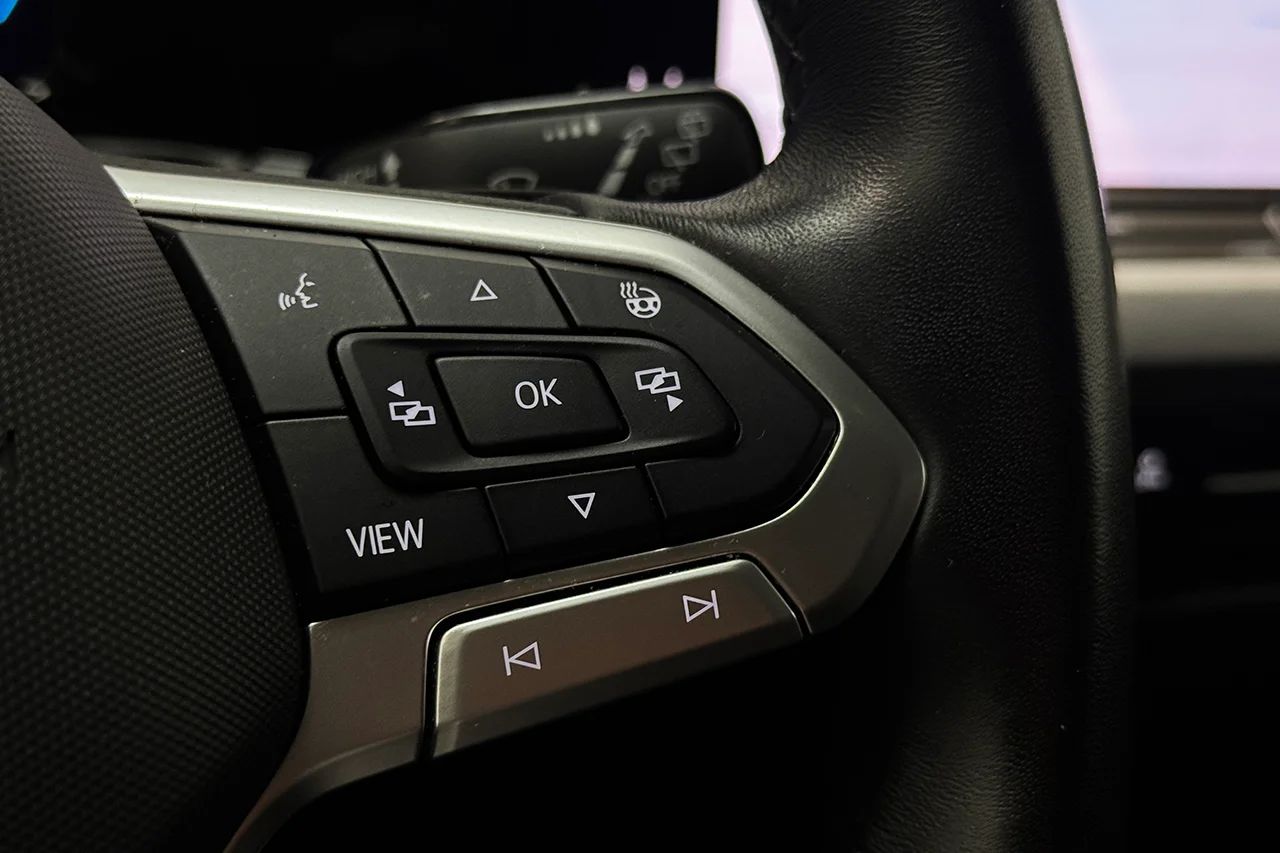 Volkswagen Golf SC 1.5 eTSI Automat Drag Cockpit Kamera MOMS 150hk – bild 19 av 35