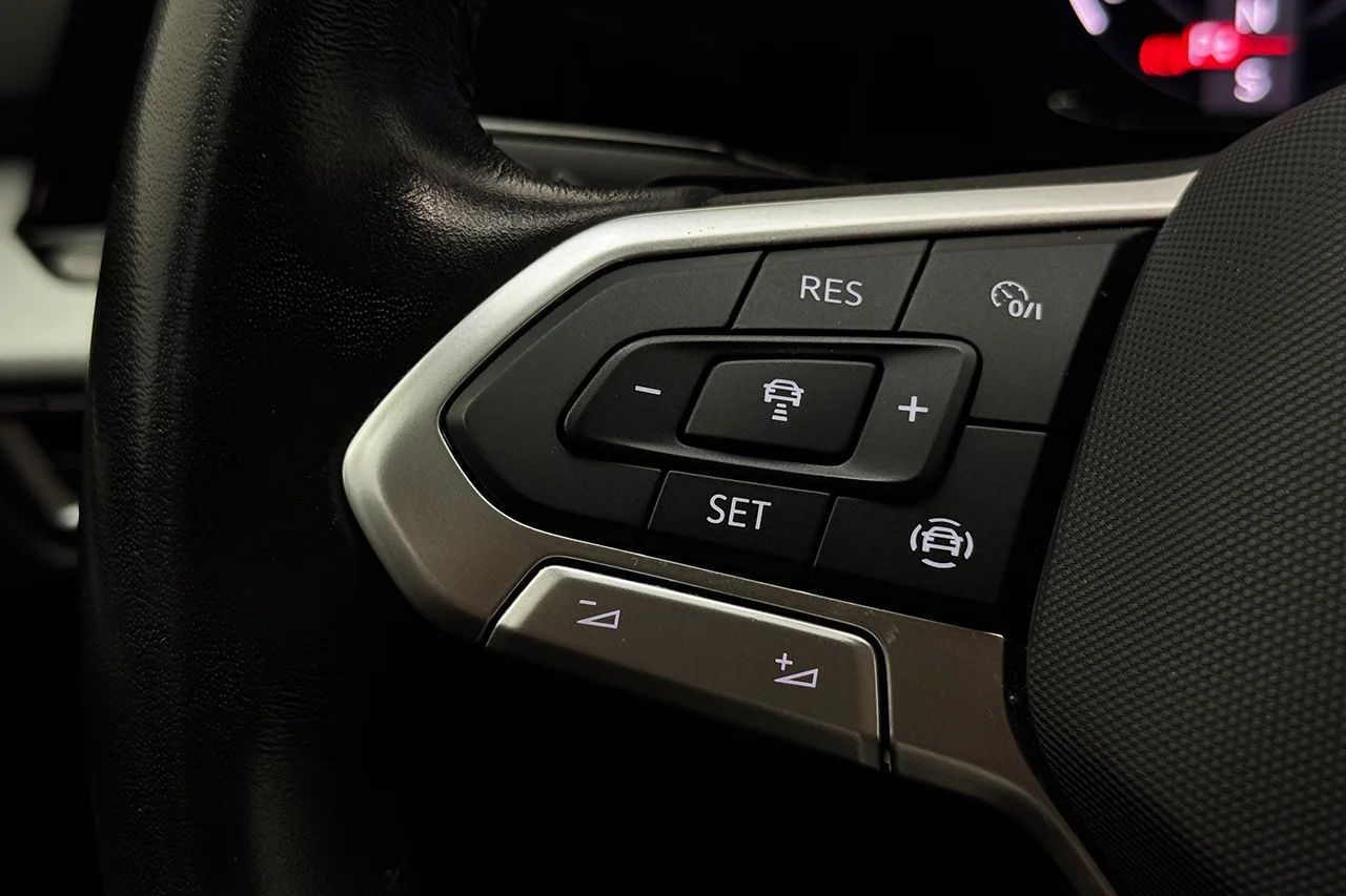 Volkswagen Golf SC 1.5 eTSI Automat Drag Cockpit Kamera MOMS 150hk – bild 18 av 35