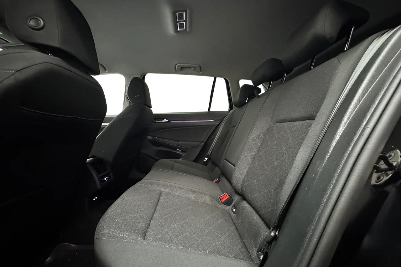 Volkswagen Golf SC 1.5 eTSI Automat Drag Cockpit Kamera MOMS 150hk – bild 13 av 35