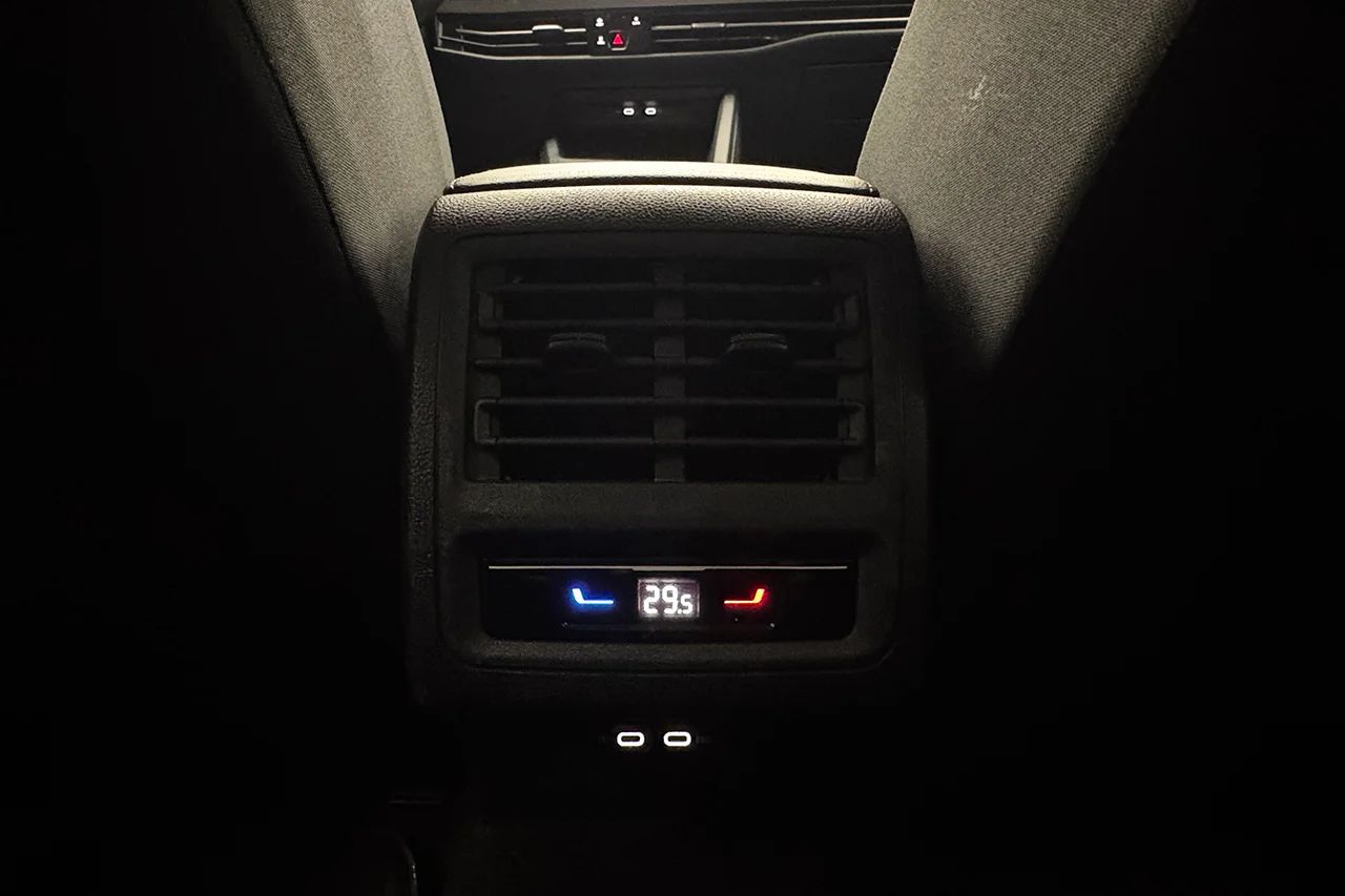 Volkswagen Golf SC 1.5 eTSI Automat Drag Cockpit Kamera MOMS 150hk – bild 14 av 35