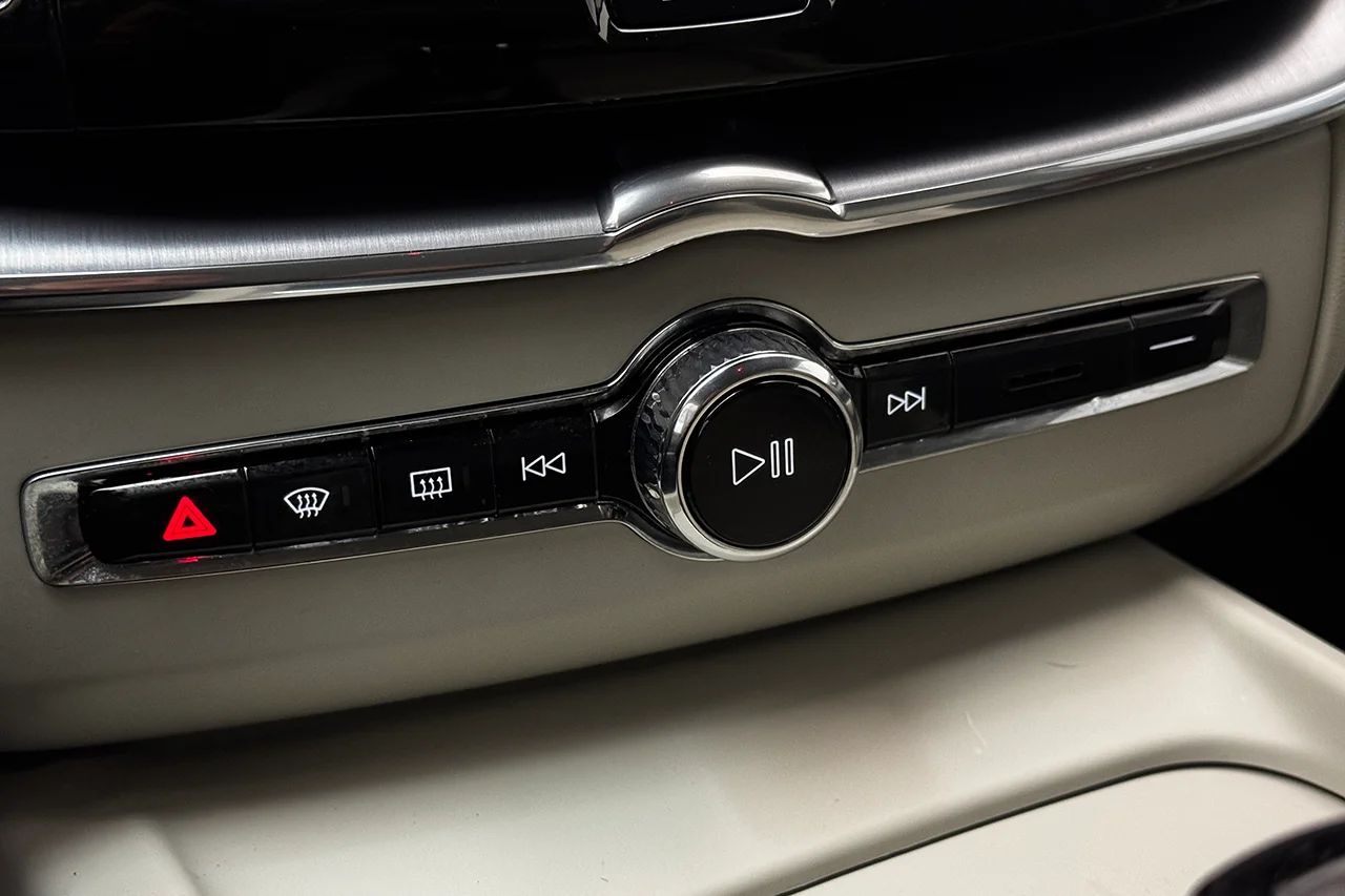 Volvo XC60 T5 Geartronic Momentum Adv SE II Navi 250hk – bild 26 av 33