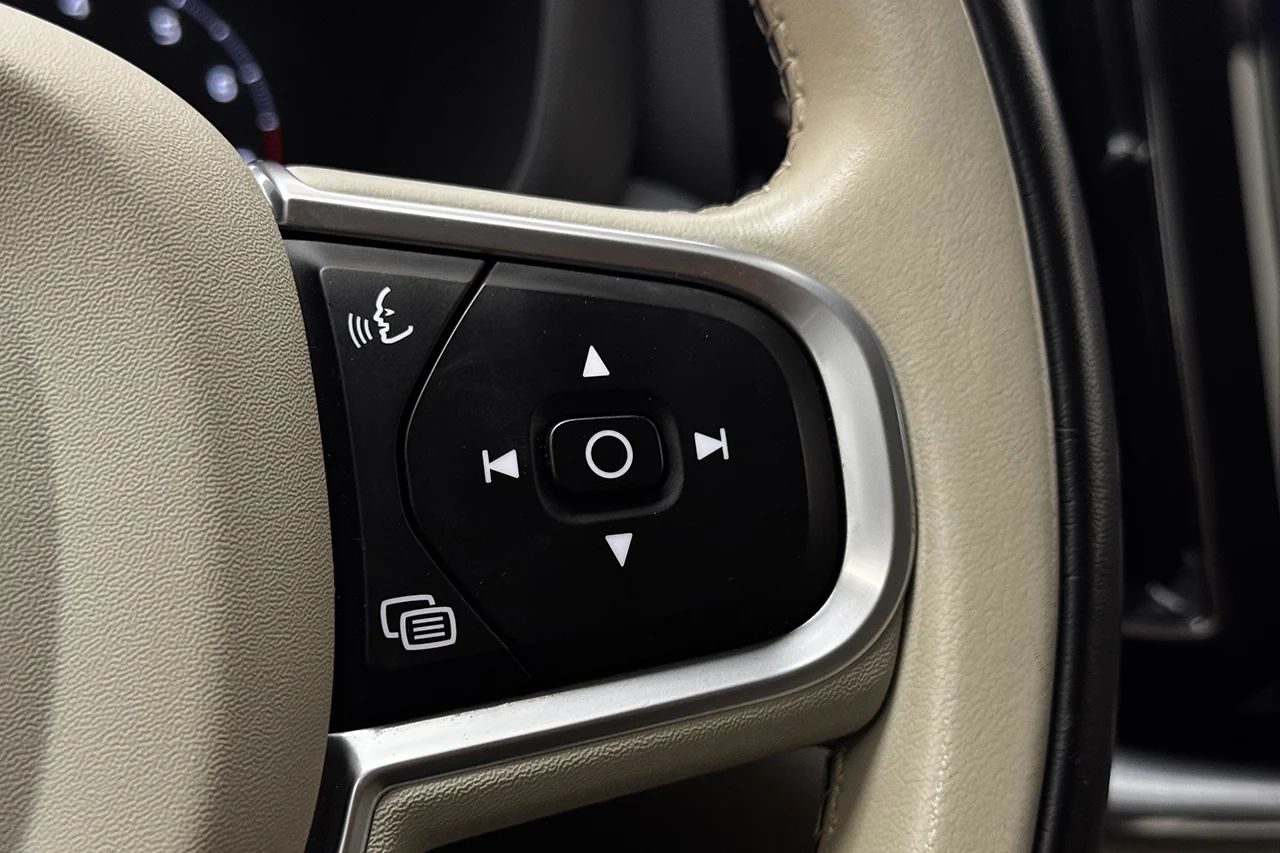Volvo XC60 T5 Geartronic Momentum Adv SE II Navi 250hk – bild 19 av 33