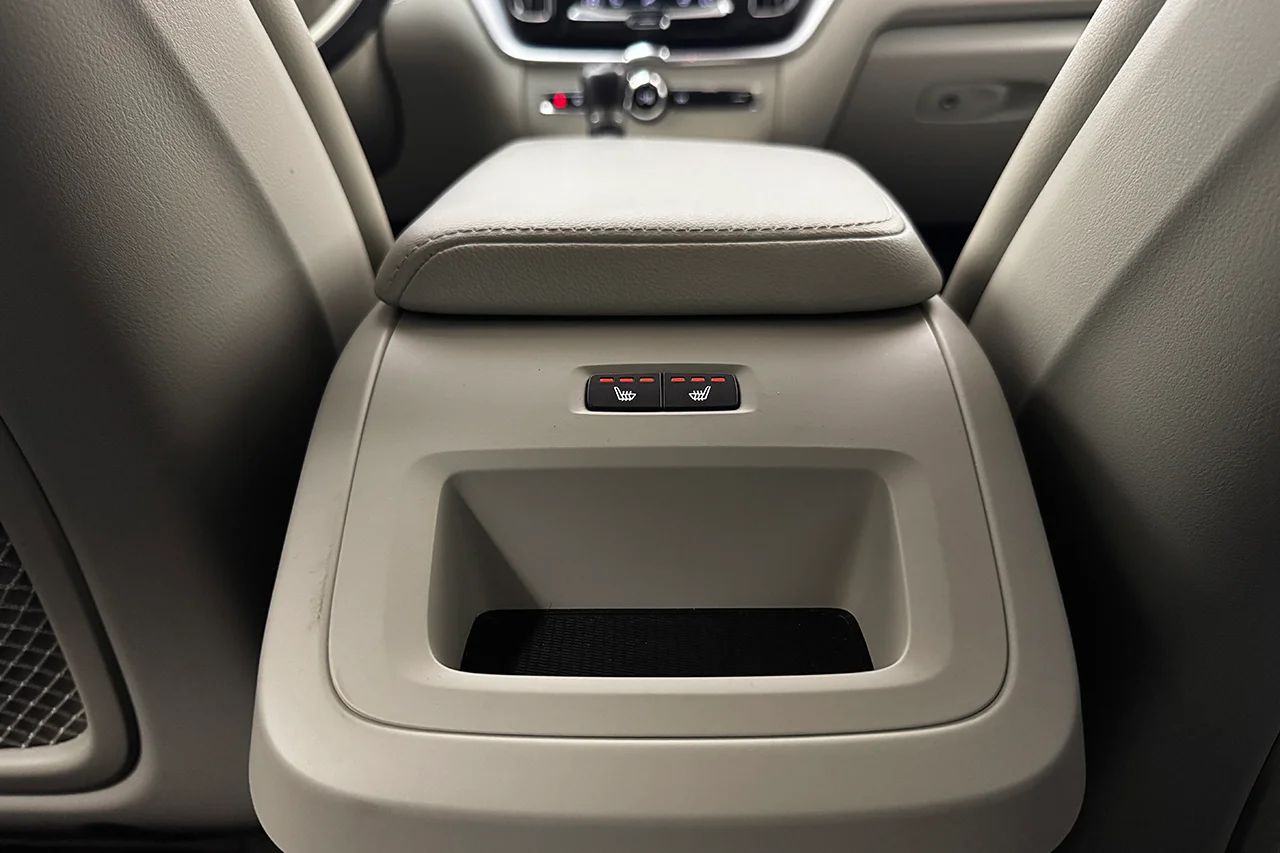 Volvo XC60 T5 Geartronic Momentum Adv SE II Navi 250hk – bild 15 av 33