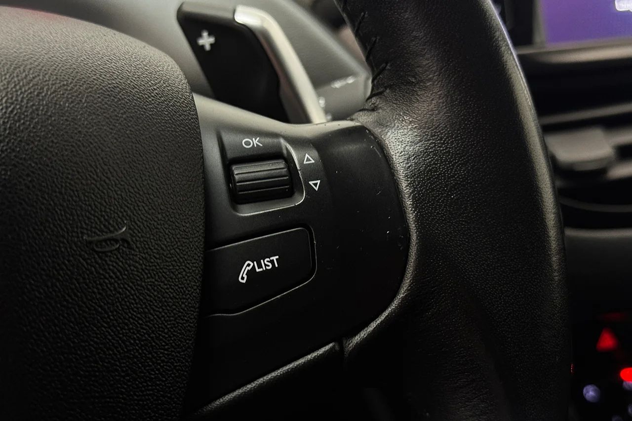 Peugeot 208 1.2 PureTech Pekskärm Farthållare 82hk – bild 18 av 25