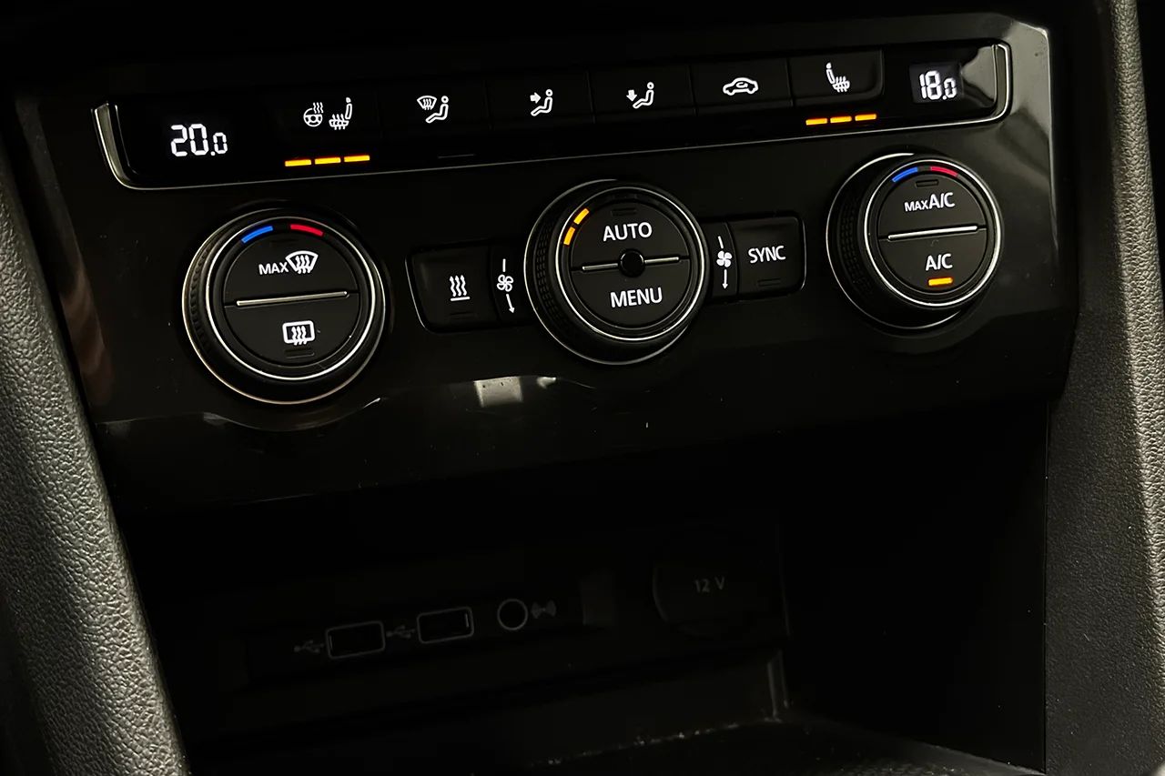Volkswagen Tiguan Allspace 2.0 TDI 4M GT R-Line Premium 5sits Drag Värmare Cockpit MOMS – bild 22 av 33