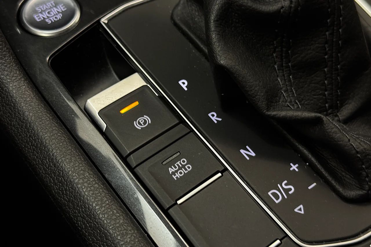 Volkswagen Tiguan Allspace 2.0 TDI 4M GT R-Line Premium 5sits Drag Värmare Cockpit MOMS – bild 24 av 33