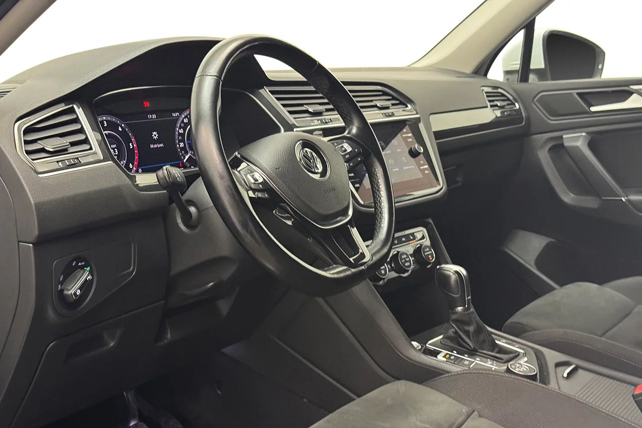 Volkswagen Tiguan Allspace 2.0 TDI 4M GT R-Line Premium 5sits Drag Värmare Cockpit MOMS – bild 12 av 33