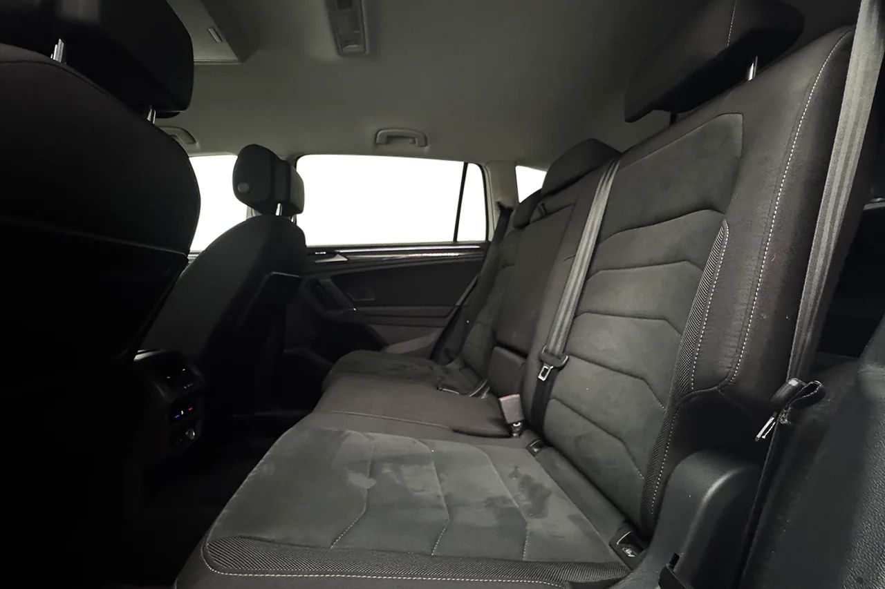 Volkswagen Tiguan Allspace 2.0 TDI 4M GT R-Line Premium 5sits Drag Värmare Cockpit MOMS – bild 14 av 33