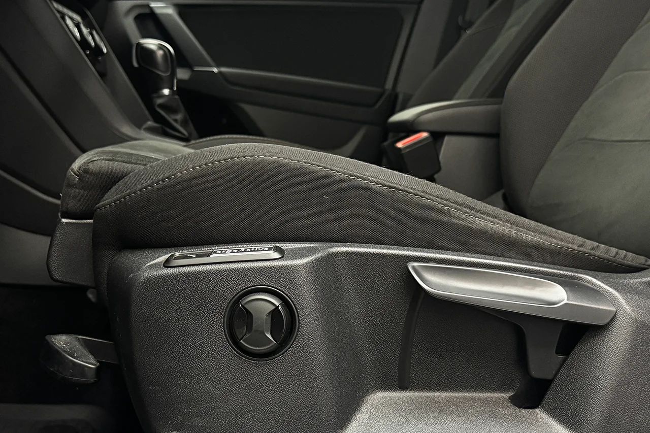 Volkswagen Tiguan Allspace 2.0 TDI 4M GT R-Line Premium 5sits Drag Värmare Cockpit MOMS – bild 13 av 33