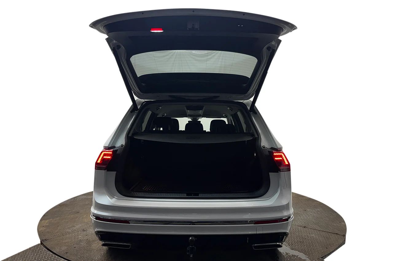 Volkswagen Tiguan Allspace 2.0 TDI 4M GT R-Line Premium 5sits Drag Värmare Cockpit MOMS – bild 7 av 33