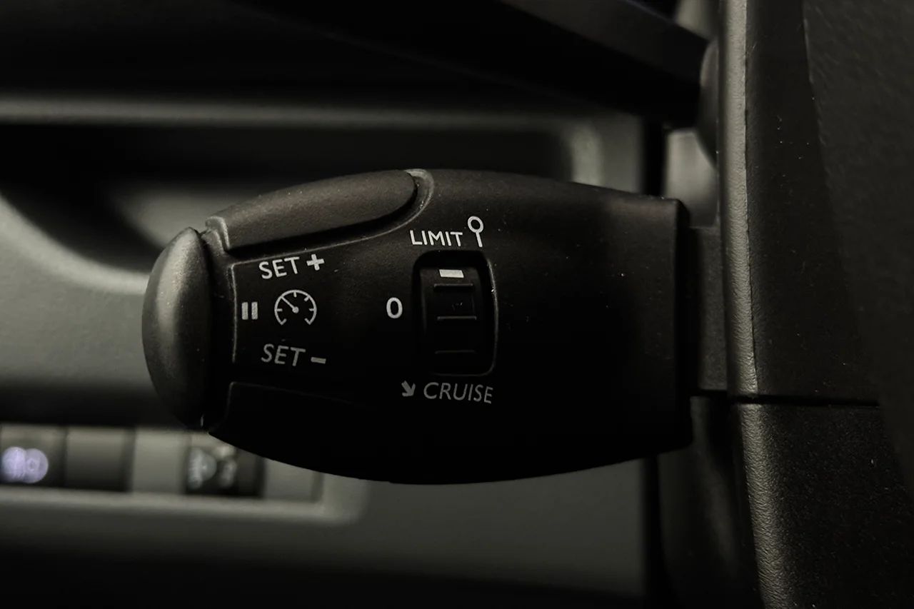 Citroën Jumpy 1.5 BlueHDi Kamera P-Sens Värmare 3-sits Delläder 102hk – bild 18 av 29