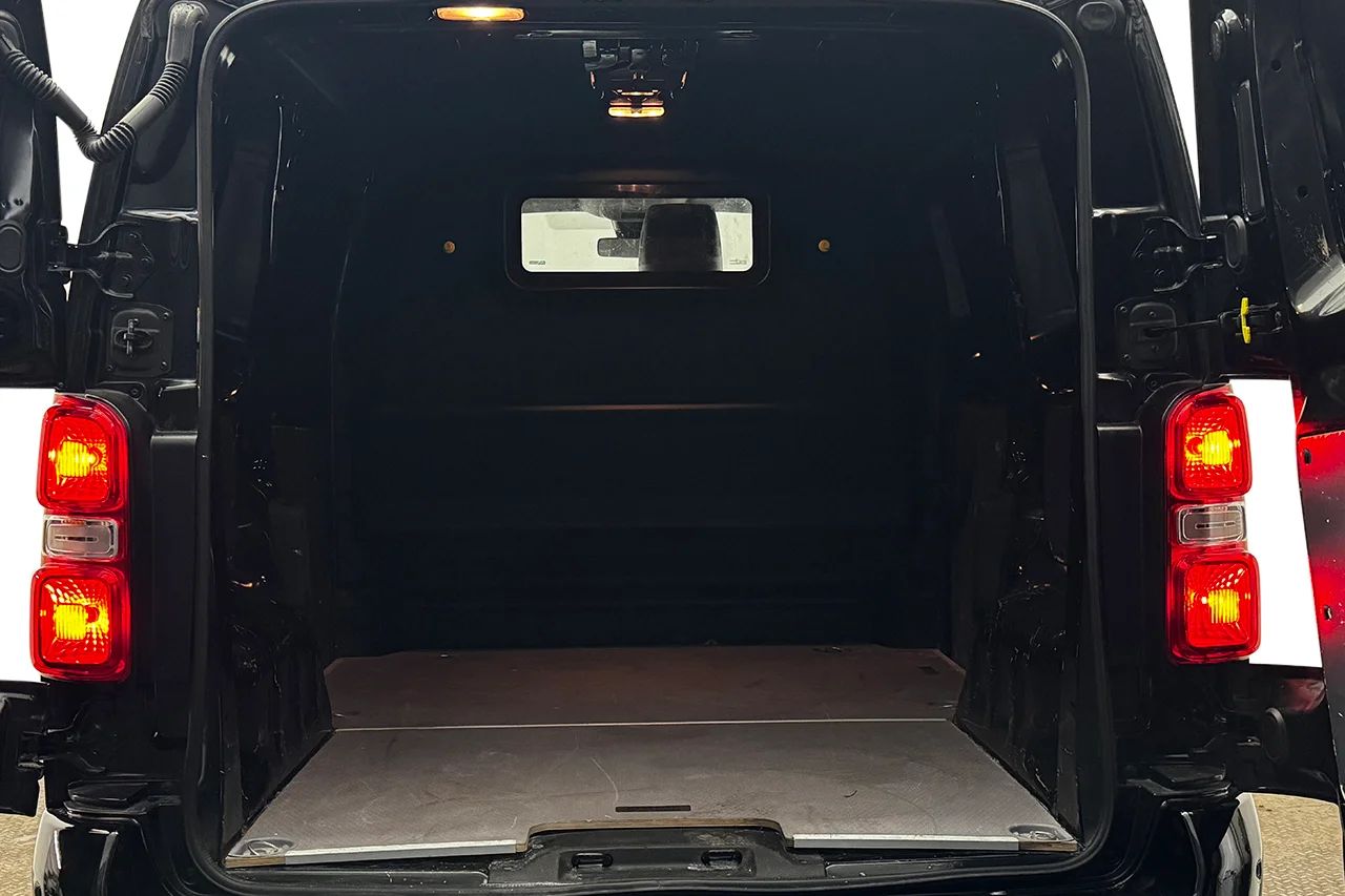 Citroën Jumpy 1.5 BlueHDi Kamera P-Sens Värmare 3-sits Delläder 102hk – bild 12 av 29