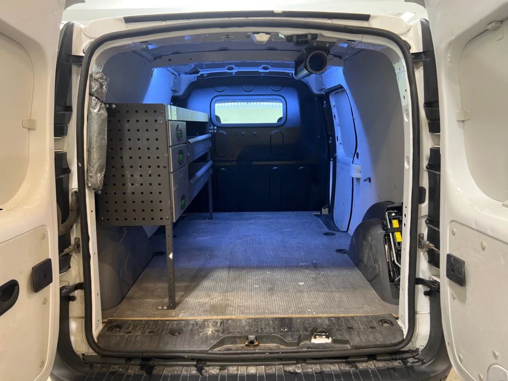 Renault Kangoo ZE 33 kWh Batteriköpt Inredd Värmare MOMS 60hk – bild 8 av 8