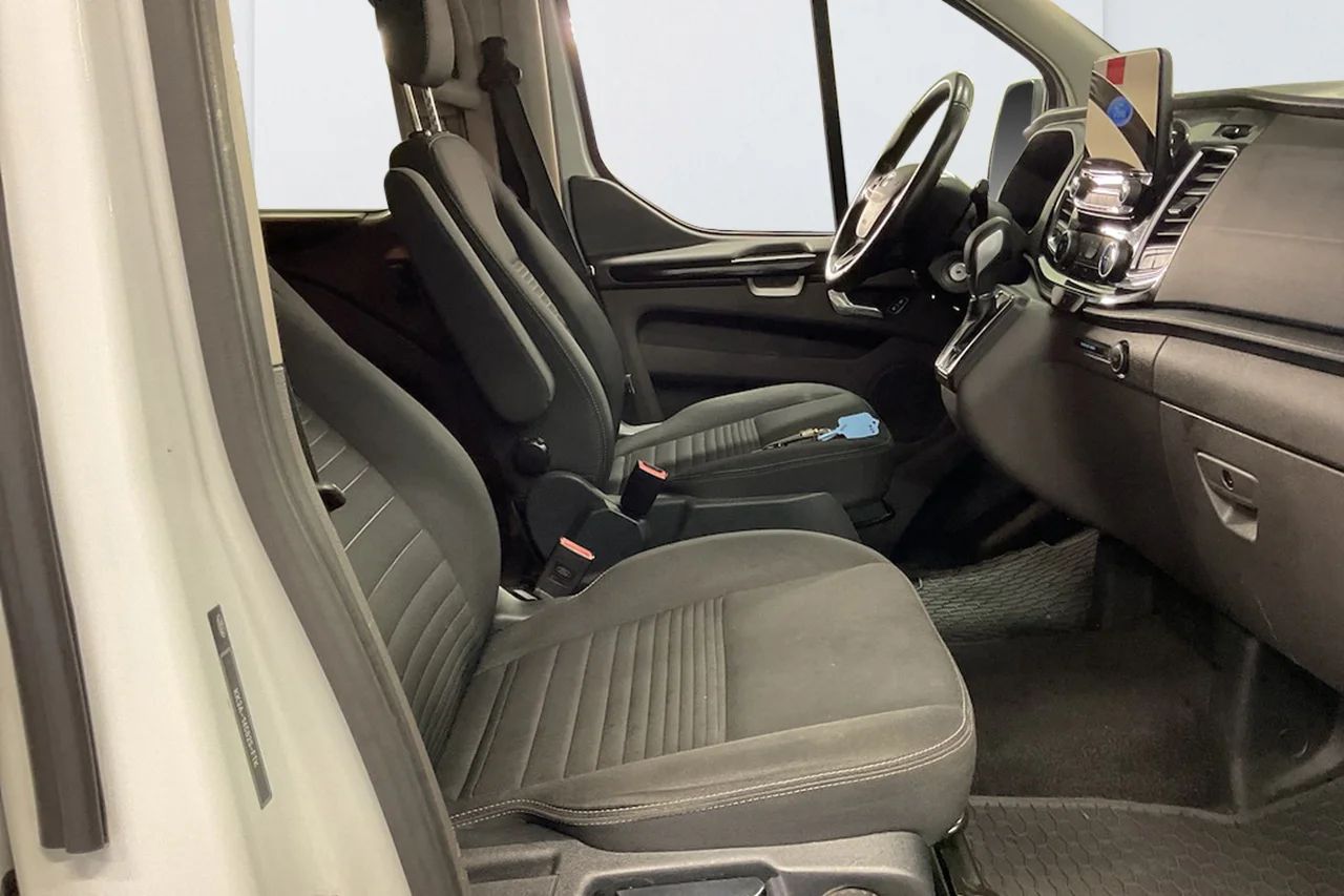 Ford Transit Custom 340 Crew 2.0 Aut 5sits Drag Kamera MOMS 170hk – bild 8 av 9