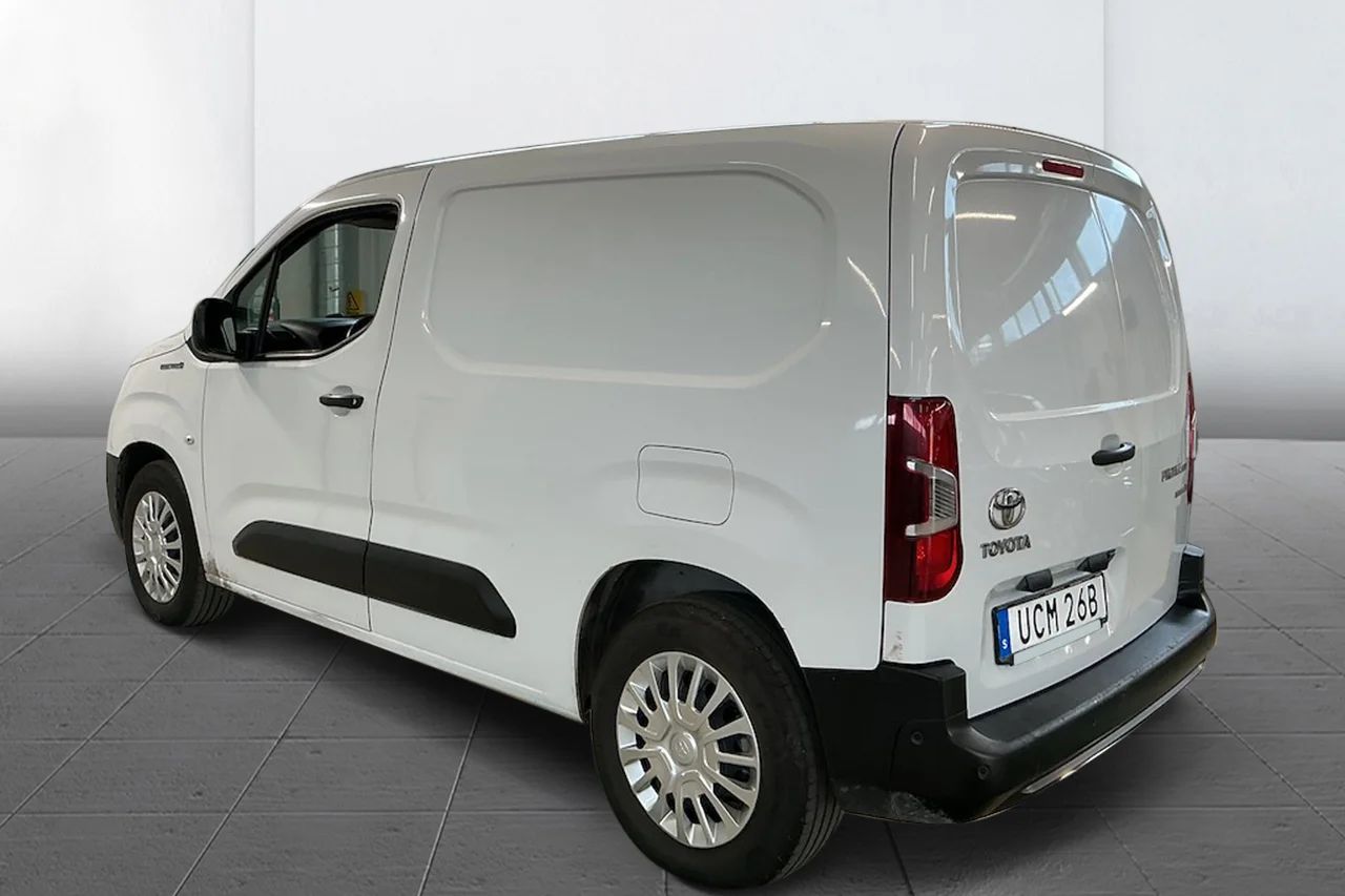Toyota ProAce City Electric 50 kWh L1 3sits CCS Navi Kamera MOMS 136hk – bild 4 av 10