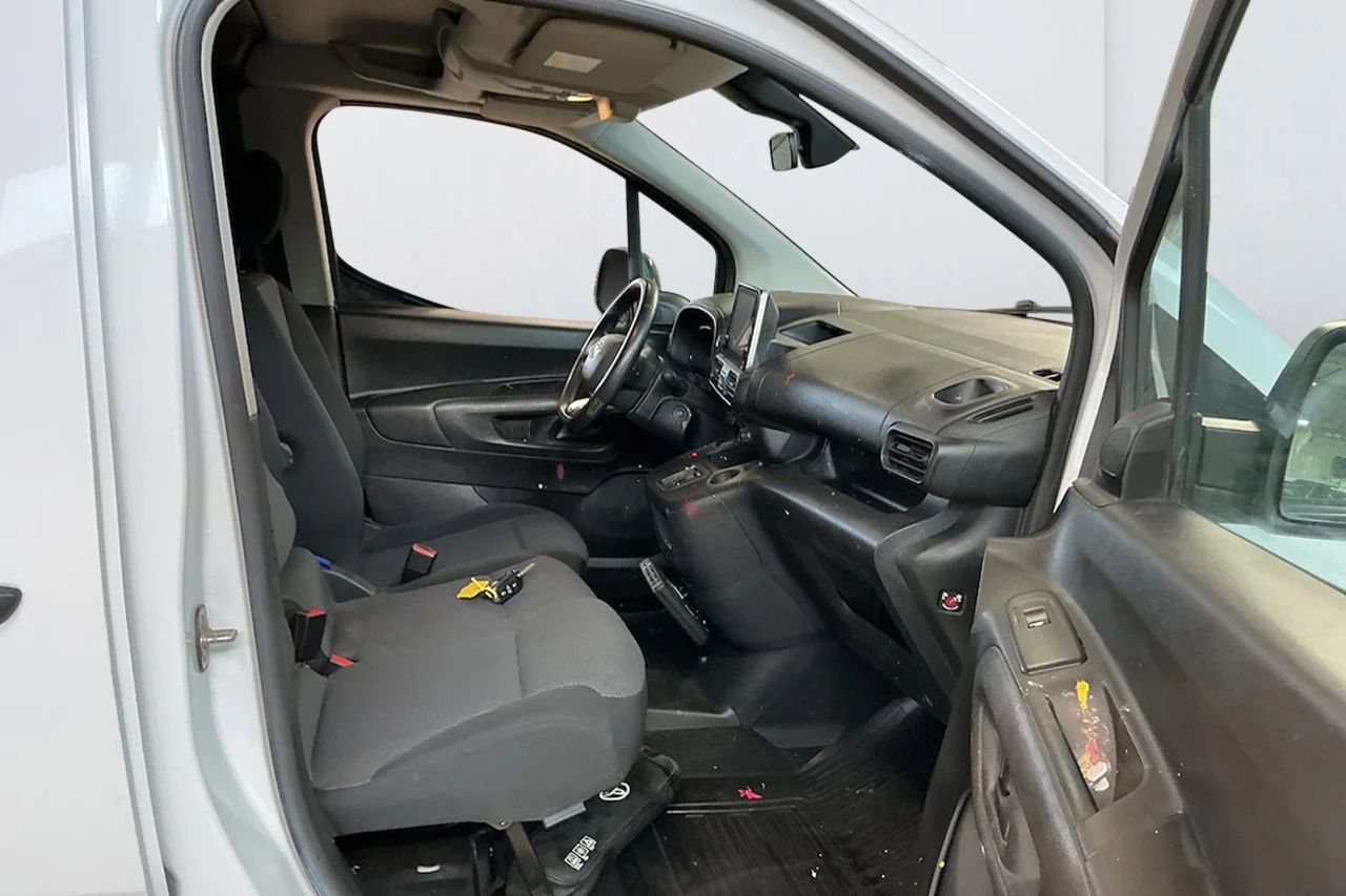Toyota ProAce City Electric 50 kWh L1 3sits CCS Navi Kamera MOMS 136hk – bild 10 av 10