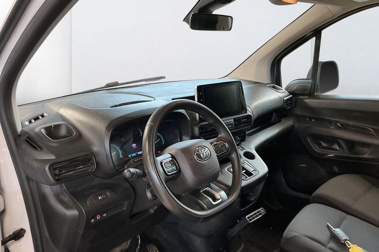 Toyota ProAce City Electric 50 kWh L1 3sits CCS Navi Kamera MOMS 136hk – bild 9 av 10