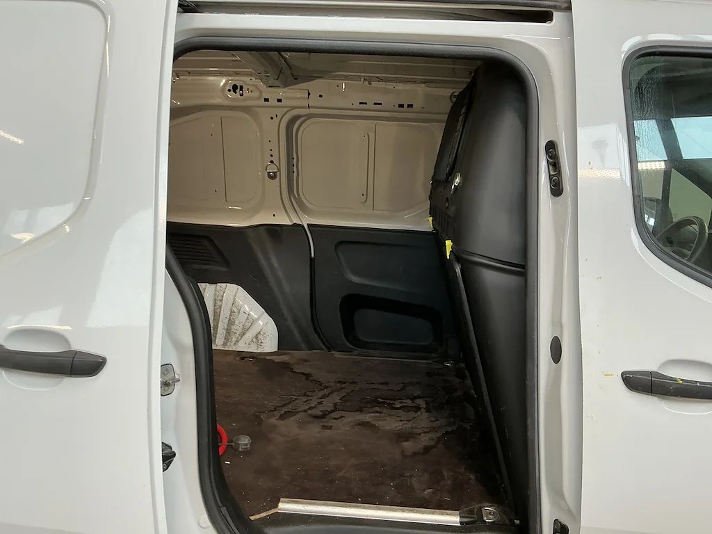 Toyota ProAce City Electric 50 kWh L1 3sits CCS Navi Kamera MOMS 136hk – bild 6 av 10