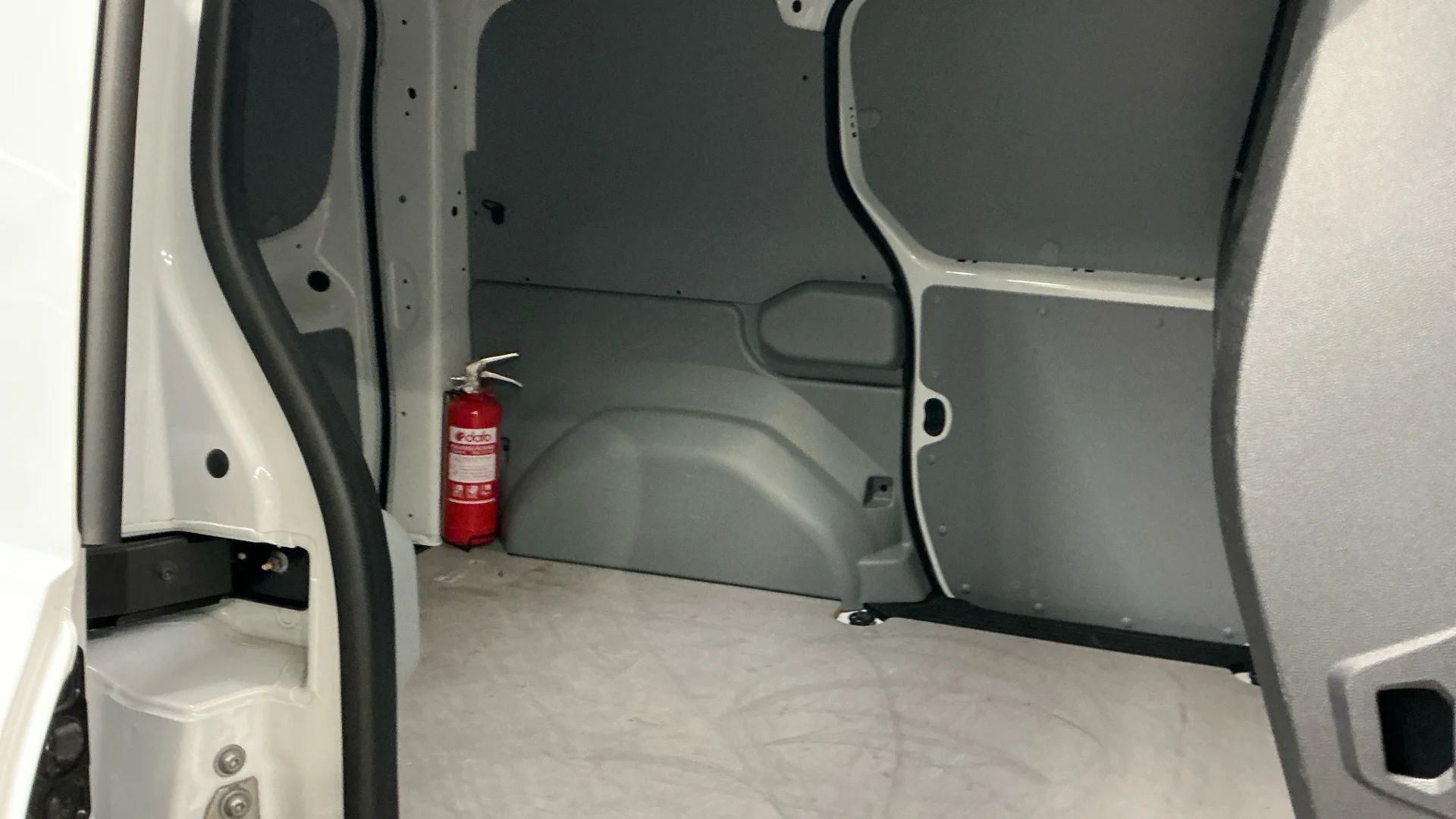 Renault Kangoo Skåp 1.5 Blue dCi 95hk Farthållare LED Trägolv MOMS – bild 6 av 9