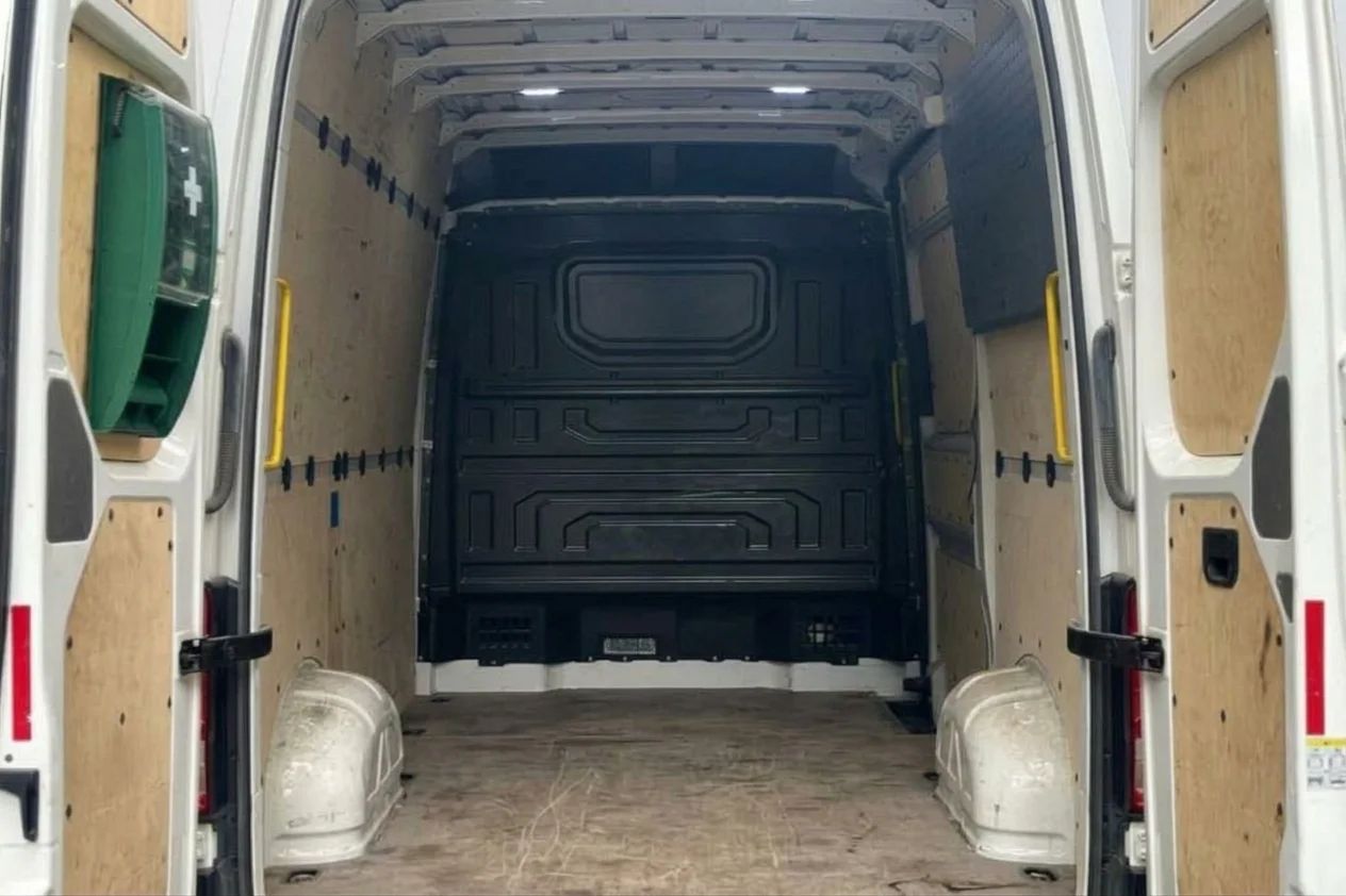 Volkswagen Crafter 35 2.0 TDI Aut L3H3 Drag Kamera PDC 3sits 177hk – bild 12 av 16