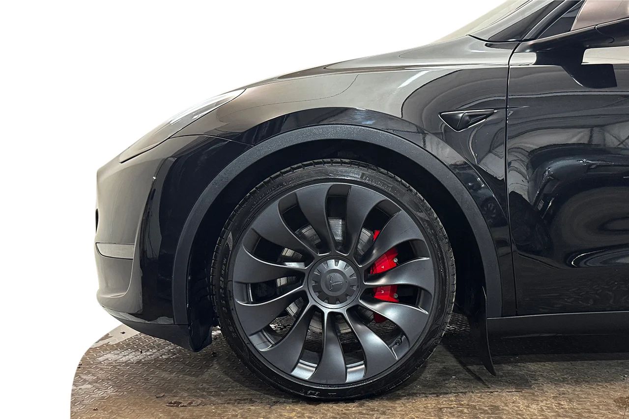 Tesla Model Y Performance Drag V-Pump AI-Dator Premiumljud 534hk – bild 10 av 35