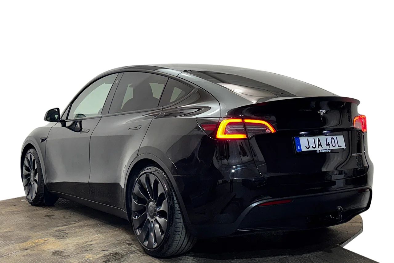 Tesla Model Y Performance Drag V-Pump AI-Dator Premiumljud 534hk – bild 8 av 35