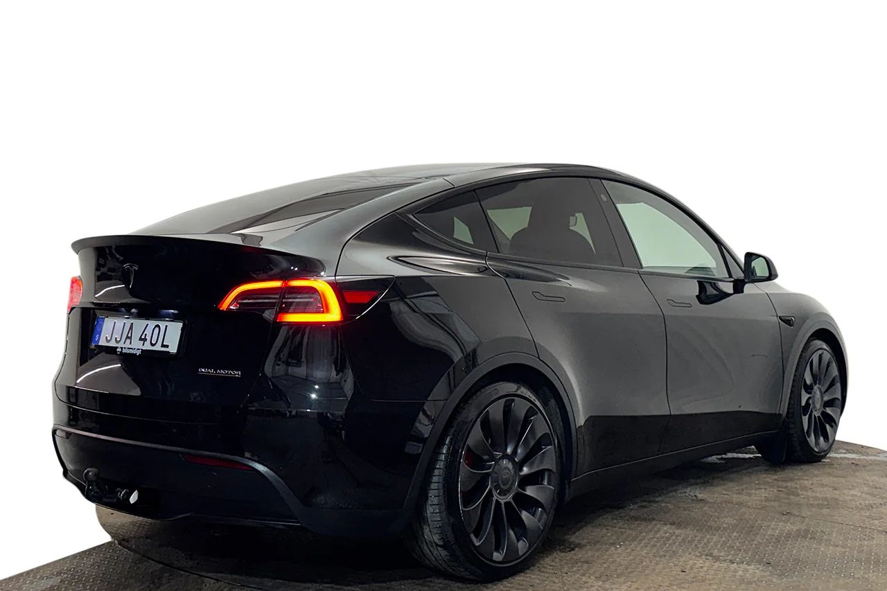 Tesla Model Y Performance Drag V-Pump AI-Dator Premiumljud 534hk – bild 5 av 35