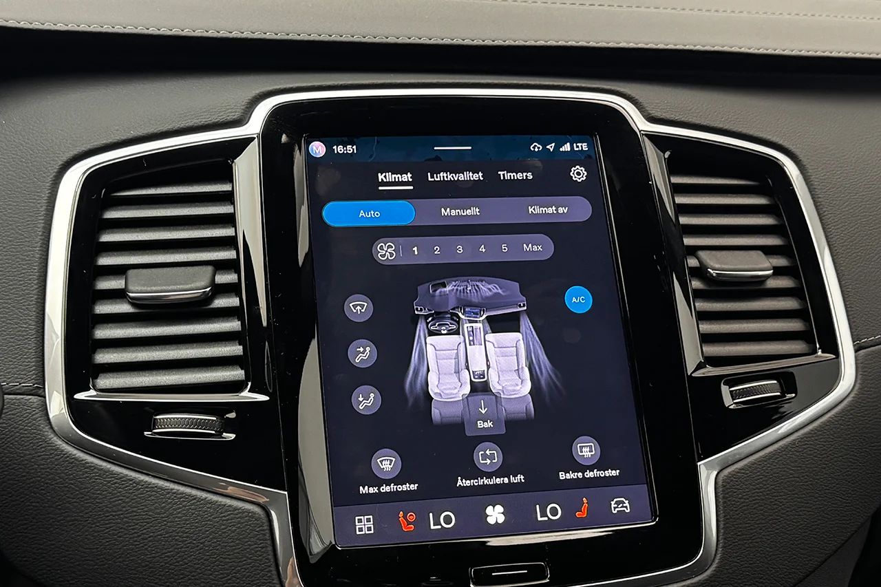 Volvo XC90 Recharge T8 AWD Ultimate Dark 7sits Luft Pano 360° B&W – bild 24 av 37