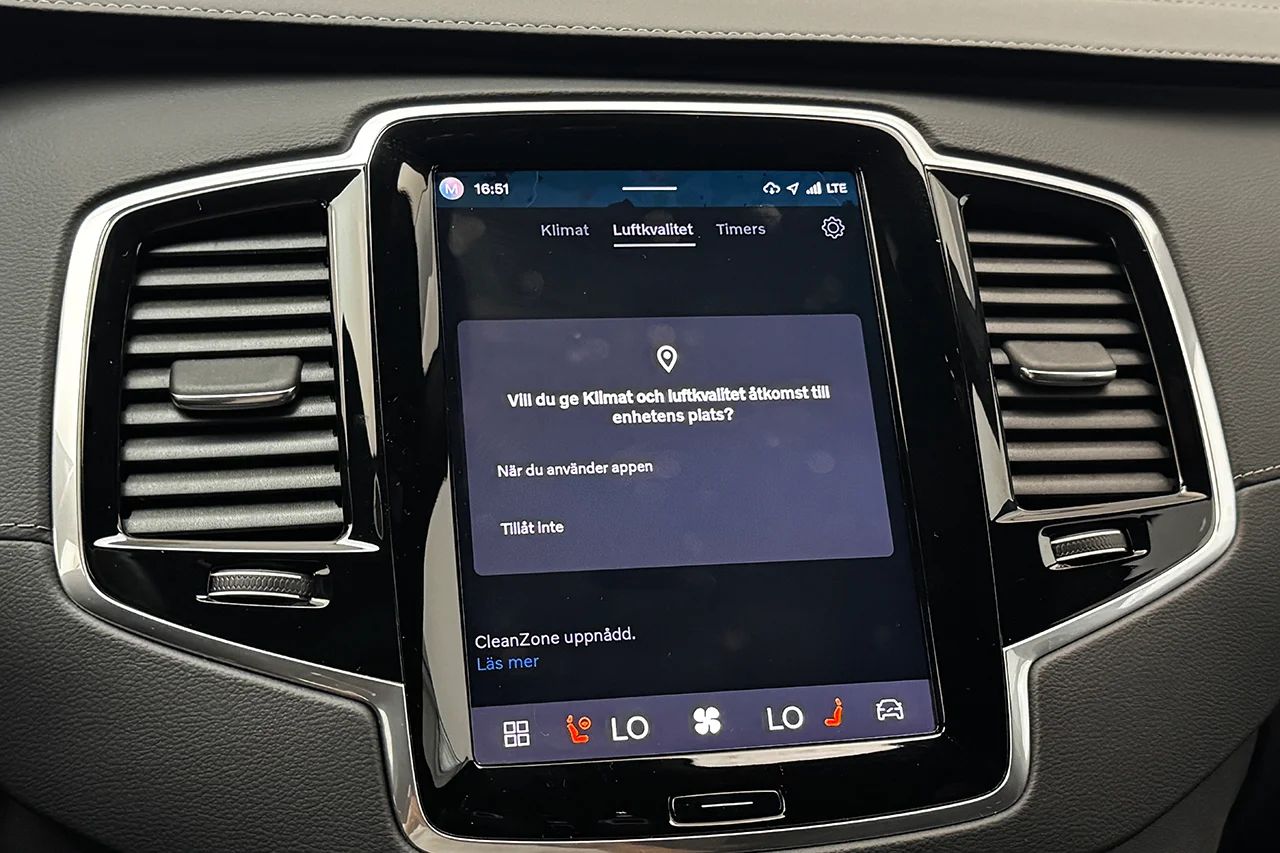 Volvo XC90 Recharge T8 AWD Ultimate Dark 7sits Luft Pano 360° B&W – bild 25 av 37