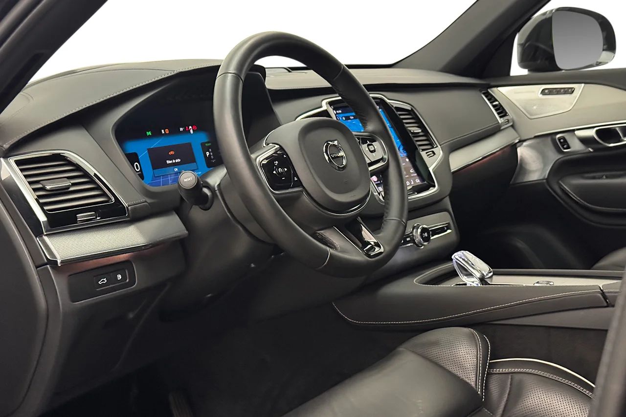 Volvo XC90 Recharge T8 AWD Ultimate Dark 7sits Luft Pano 360° B&W – bild 10 av 37
