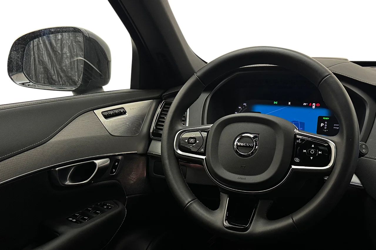 Volvo XC90 Recharge T8 AWD Ultimate Dark 7sits Luft Pano 360° B&W – bild 16 av 37