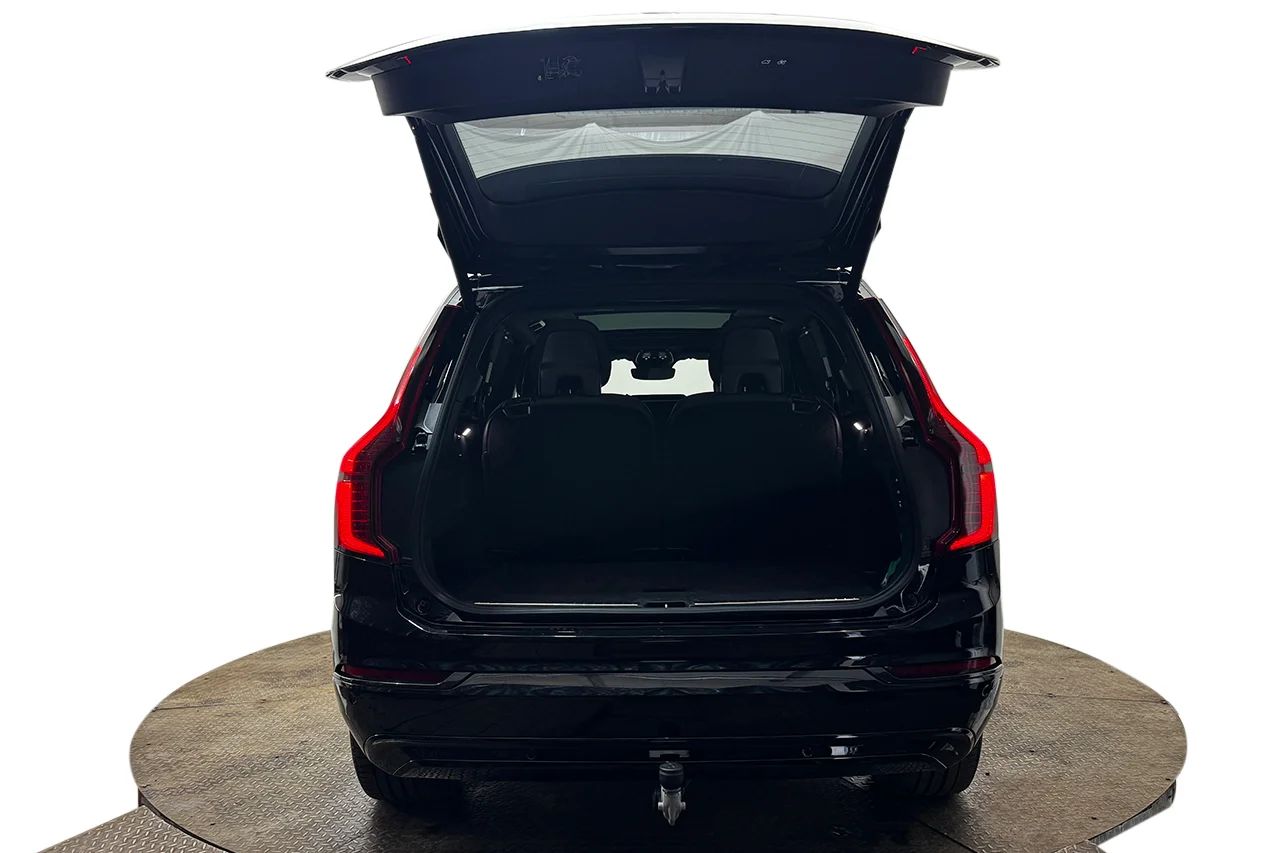 Volvo XC90 Recharge T8 AWD Ultimate Dark 7sits Luft Pano 360° B&W – bild 6 av 37