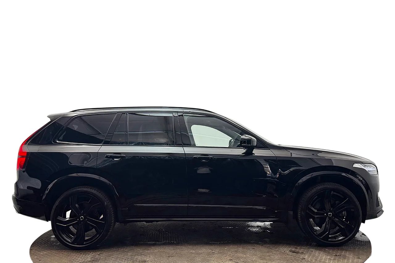 Volvo XC90 Recharge T8 AWD Ultimate Dark 7sits Luft Pano 360° B&W – bild 4 av 37